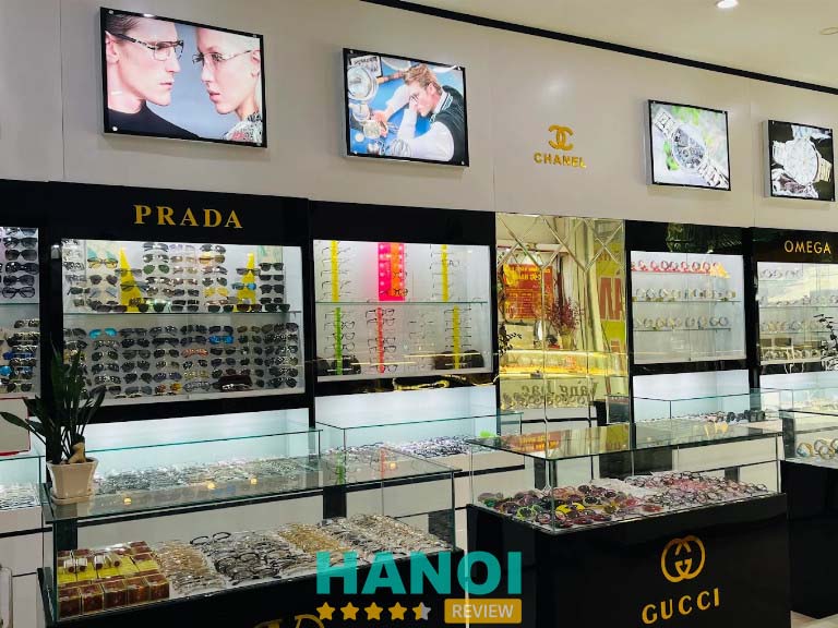 Cửa hàng mắt kính Đức Hạnh ở H. Chương Mỹ