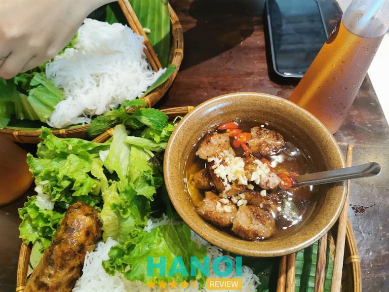 quán bún chả Ô Bun Cha tại quận Cầu Giấy