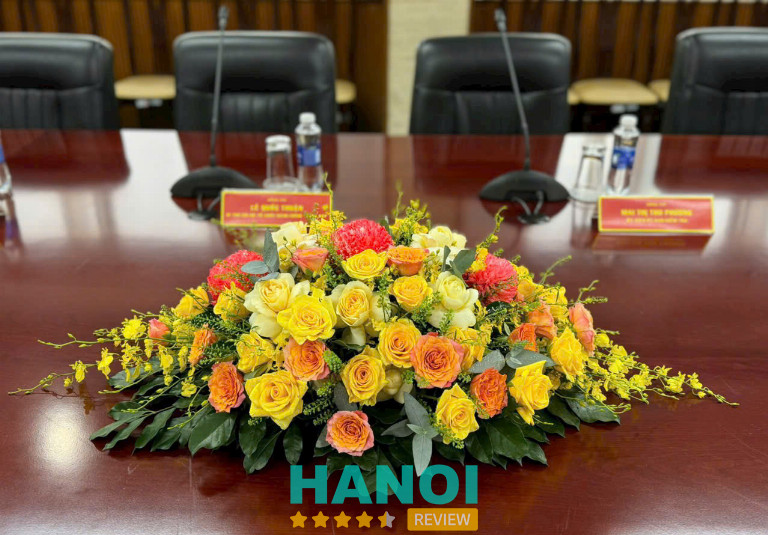 Elise Flowers, Hà Nội