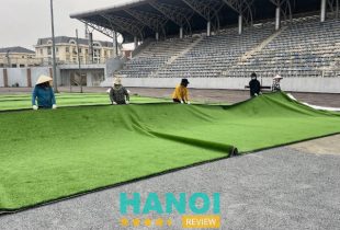 Khánh phát thi công sân bóng cỏ nhân tạo