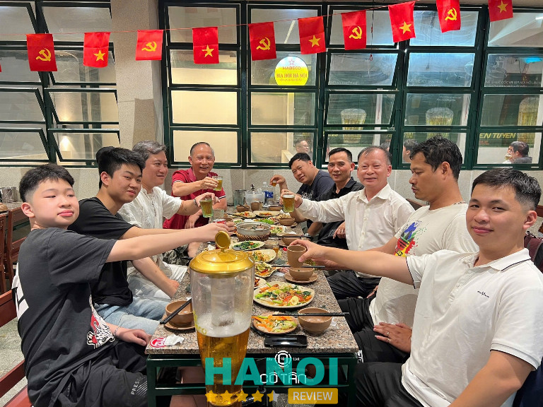 Bia hơi Cổ Tân là quán nhậu tại trung tâm Hoàn Kiếm
