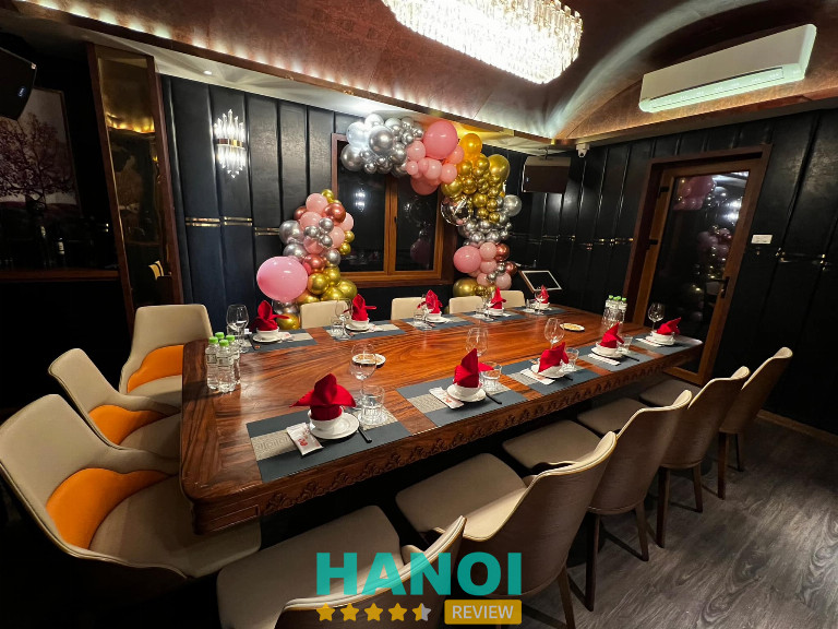 Đỏ Beer là nhà hàng có phòng hát Karaoke ở Hà Nội