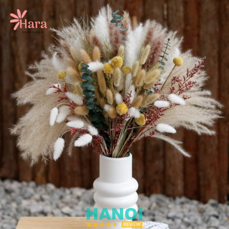 Bình hoa khô mix tại Hara ở Hà Nội