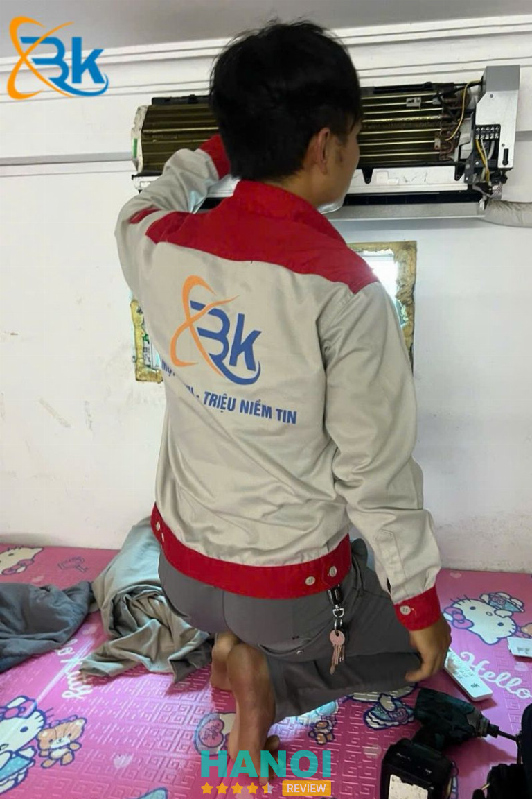 Điện Lạnh Bách Khoa K9 cung cấp dịch vụ vệ sinh điều hòa ở quận Long Biên 