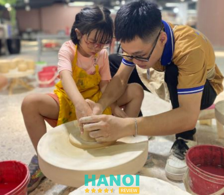 Bàn Xoay Studio là nơi trải nghiệm làm gốm thú vị ở Hà Nội