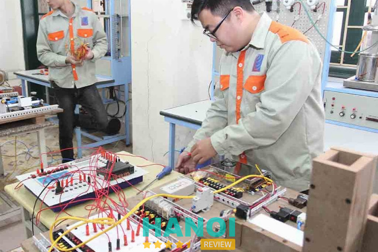 Trường Cao đẳng Điện tử - Điện lạnh Hà Nội - Cầu Giấy