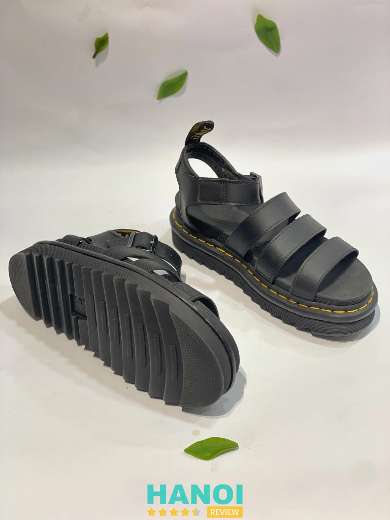 Cửa hàng dép ở Hà Nội