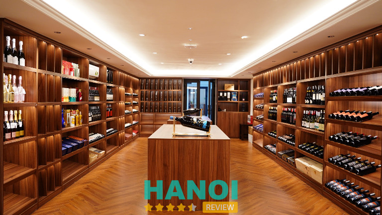 Không gian trưng bày rượu tại Cuồng Rượu