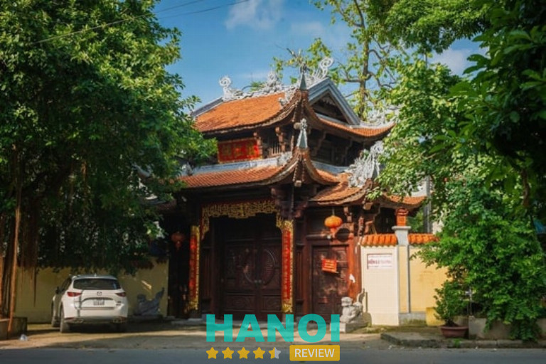 Cô yến đền lừ hà nội