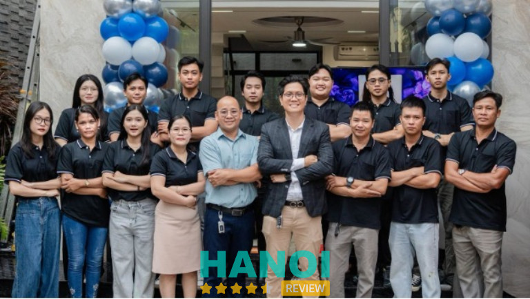 Ông Phan Dương Bảo và đội ngũ nhân sự Inter Office