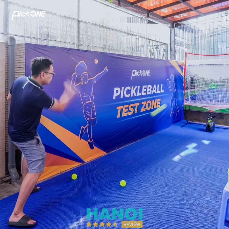 Showroom PickOne bán vợt pickleball