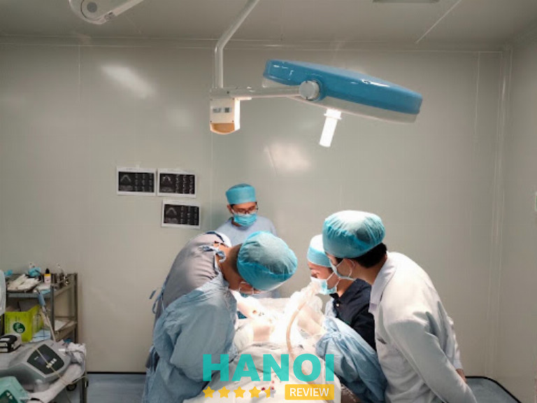 Người mất răng hoặc dùng hàm tháo lắp nên khám để đánh giá khả năng cấy Implant