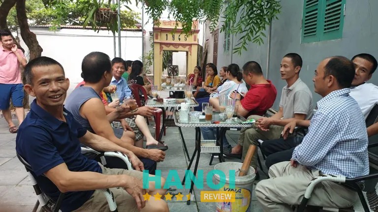 Cà Phê Việt 1945 Đông Anh với không gian sân vườn xanh mát